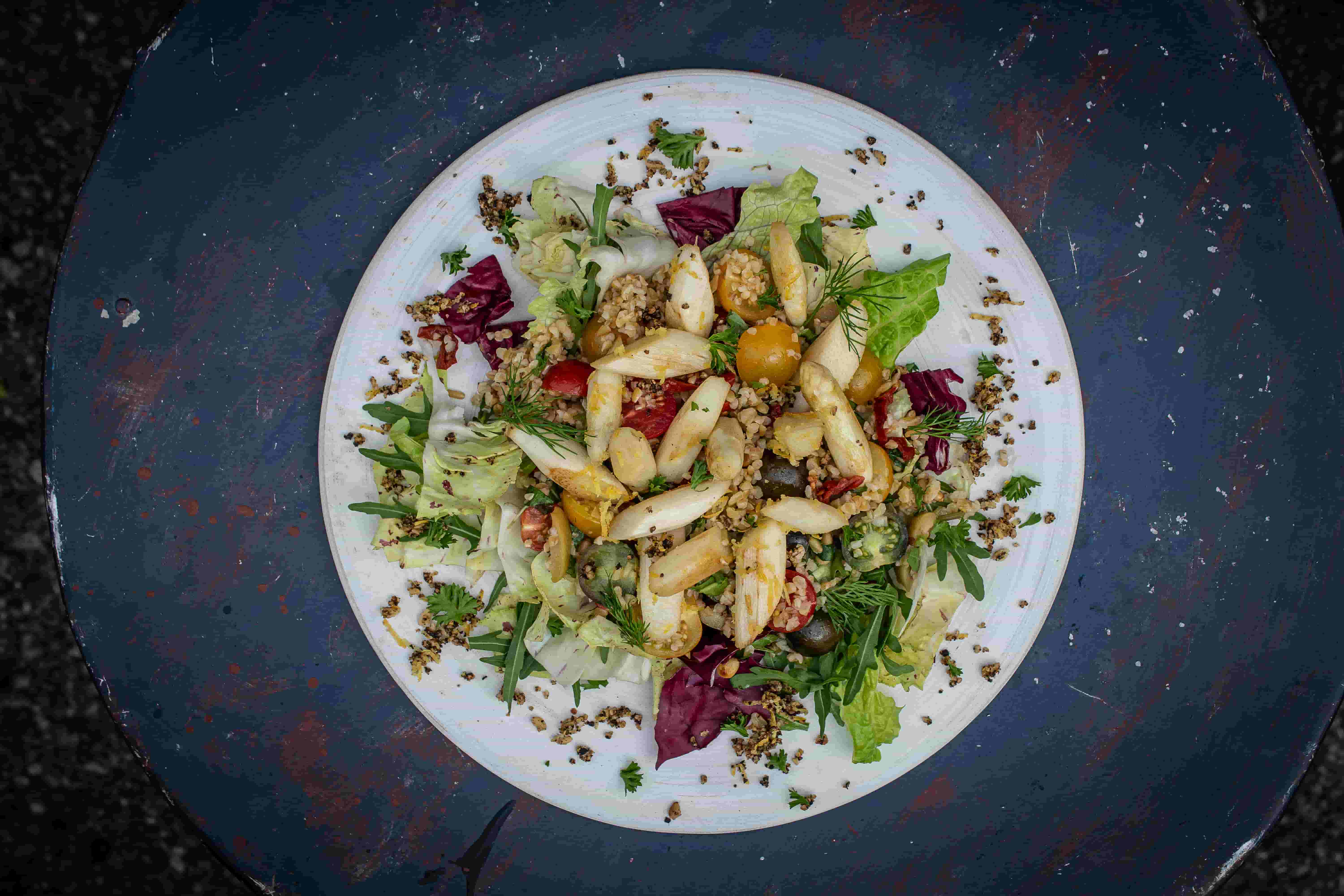 Weißer Spargelsalat | Zitronengremolata | Verbena Grapefruitpfeffer 