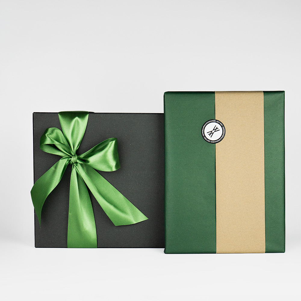 Geschenkbox mit Kochbuch SPICED und Gewürzen - verpackt