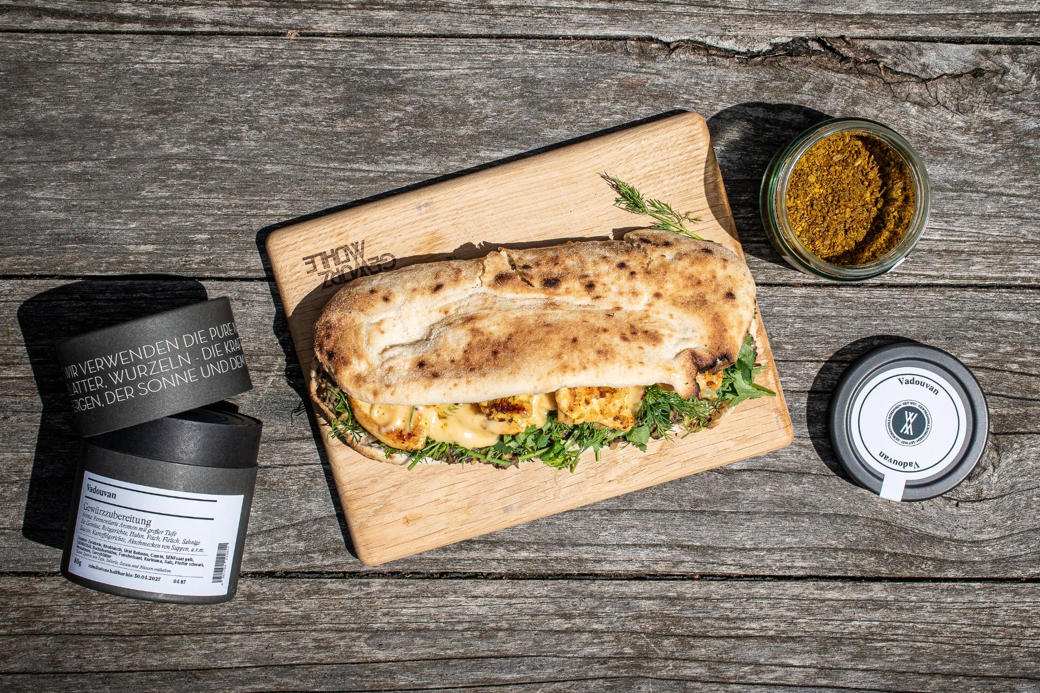 Sandwich Vadouvan Linsen-Mus | Miso-Zitronen-Mayo | Huhn
