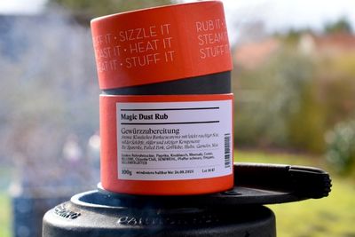 Magic dust rub