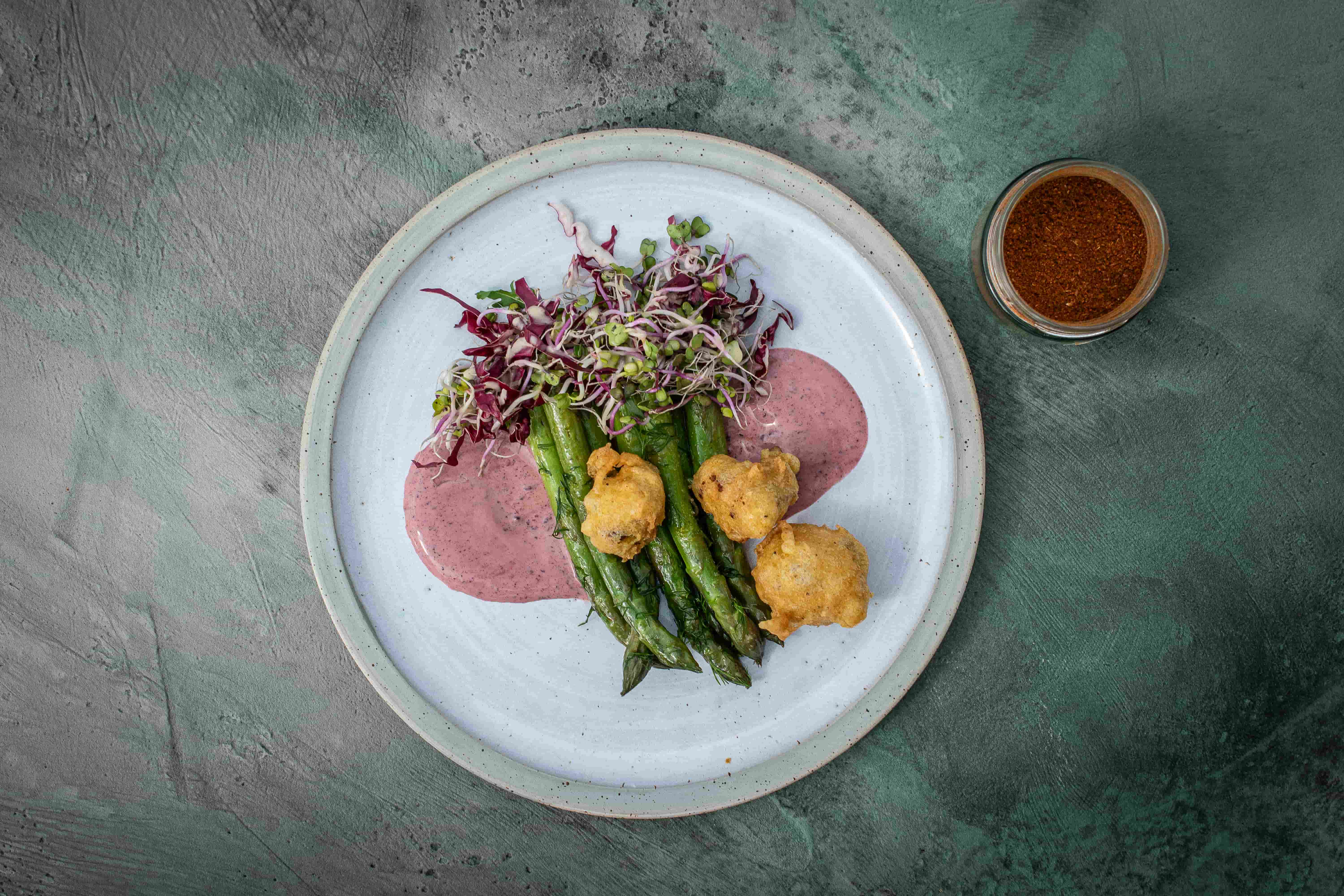 Grüner Spargel | Blumenkohl-Tempura | Purple Curry | Tandoori