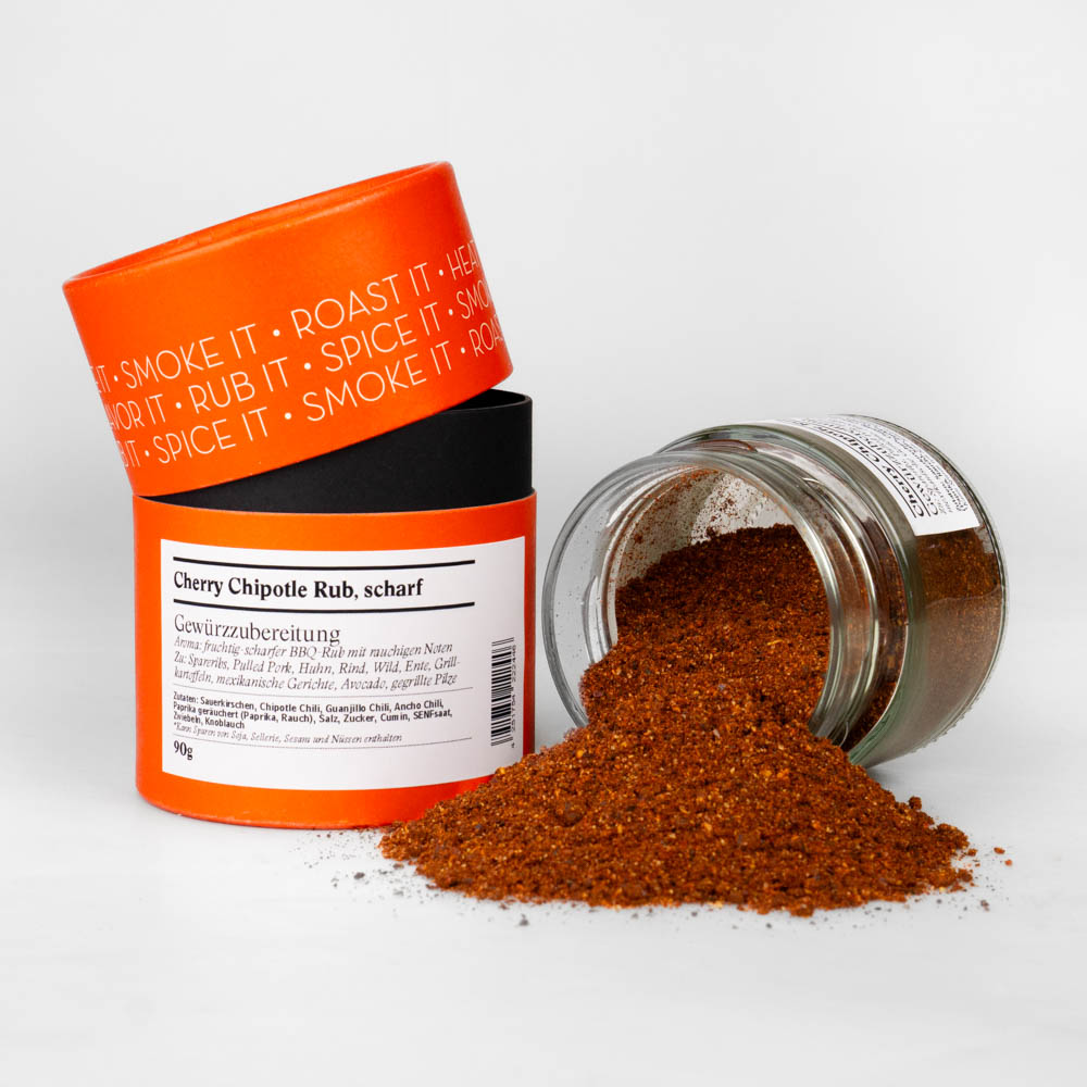 Cherry Chipotle Rub Gewürzzubereitung - offenes Gewürzglas mit Gewürzdose daneben