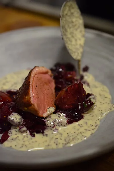 Entenbrust | Cassisfeige | Rote Beete | Purple Curry | Mohn Lorbeersoße