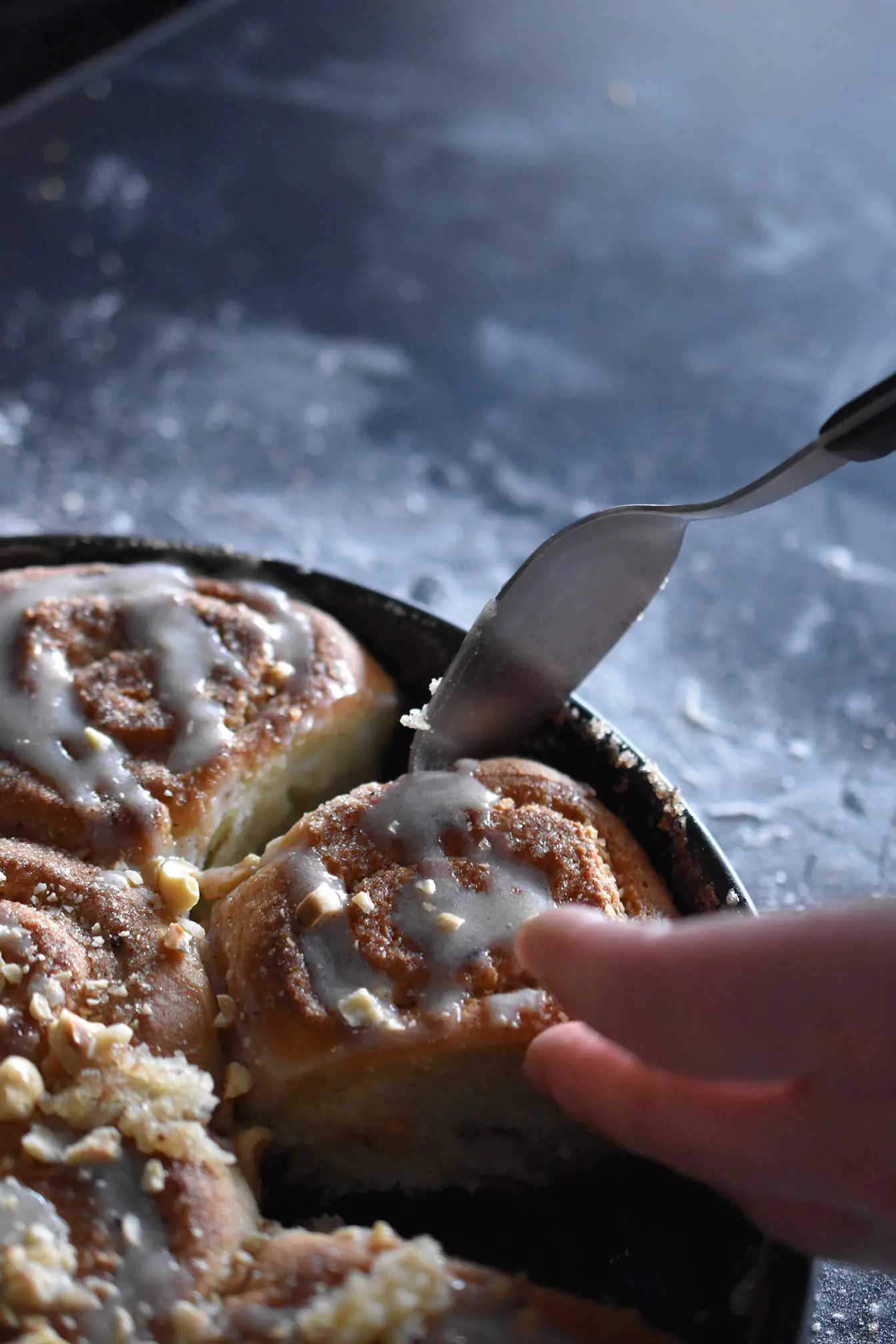 Zimtschnecken  Haselnuss  Kaiserschmarrnzucker