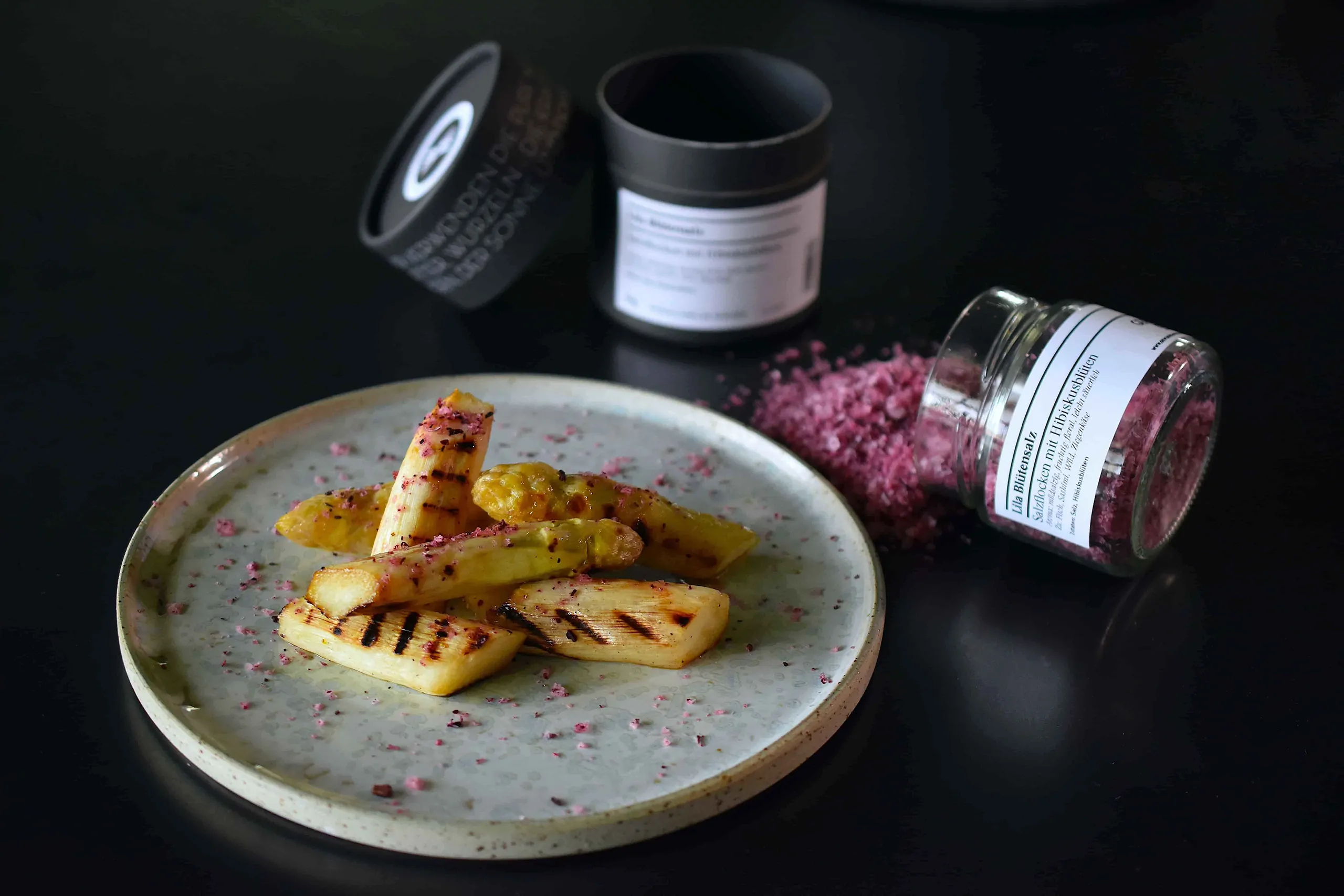 Gebratener Spargel | Hibiskusblütensalz