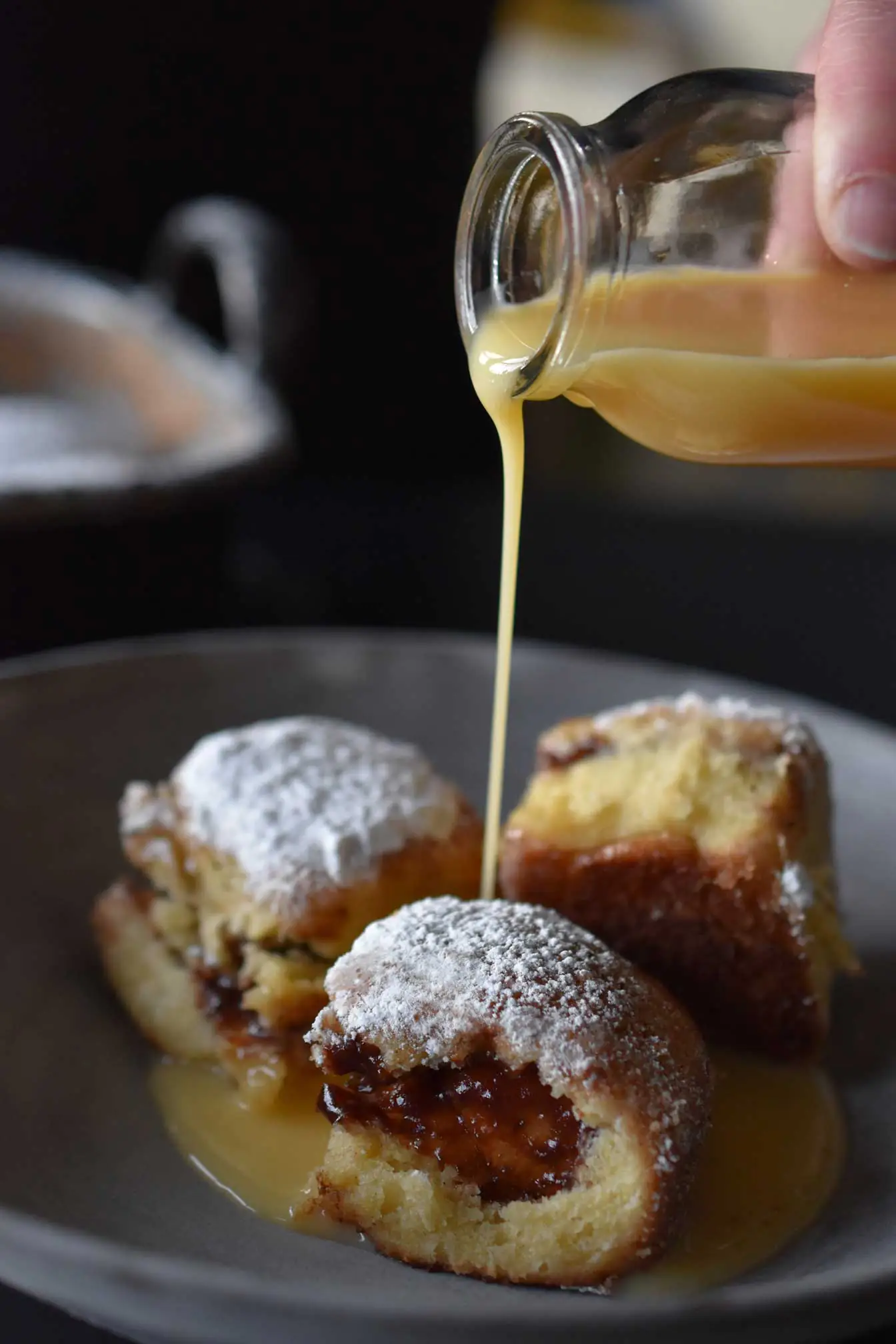 Buchteln | Zwetschgen | Kaiserschmarrnzucker