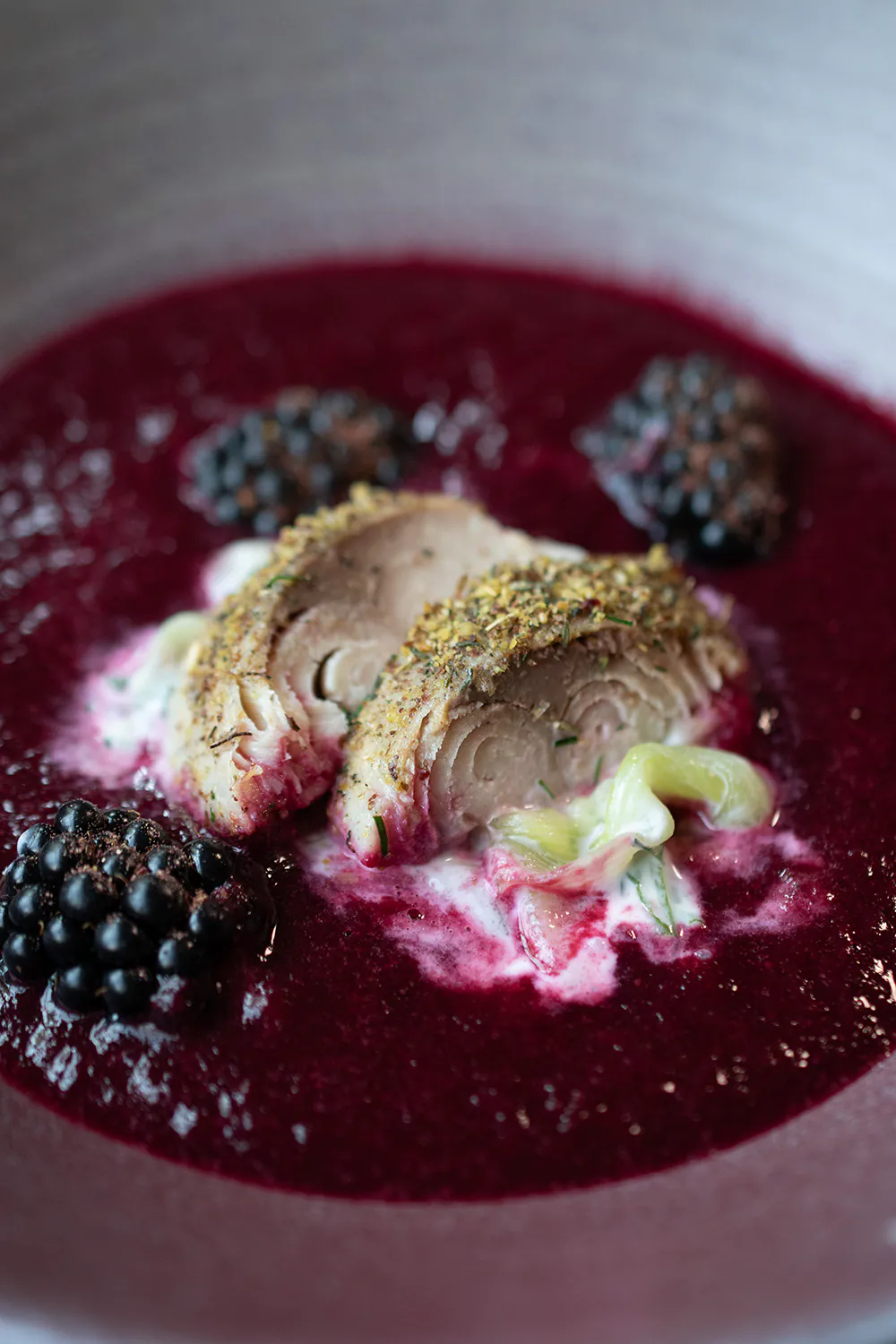 Rote Bete Kaltschale | Purple Curry | Räucherfisch | Gurke