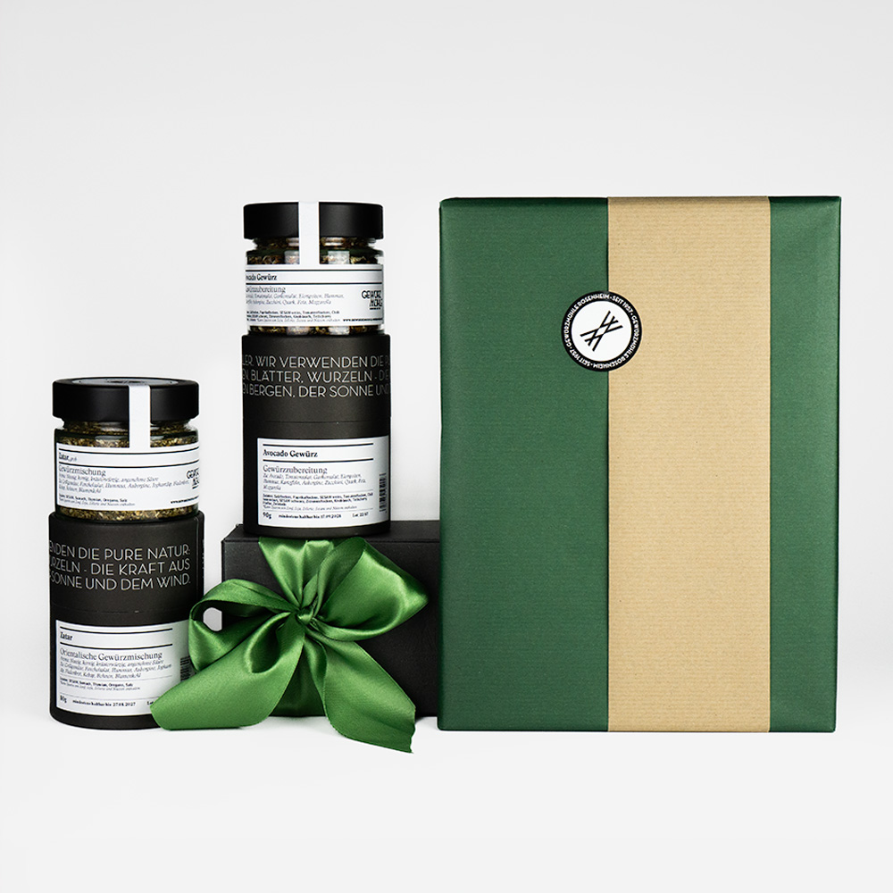 Geschenkbox mit Kochbuch SPICED und Gewürzen - verpackt