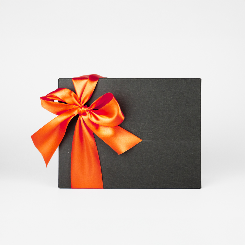 Geschenkbox für 4 Gewürze mit oranger Schleife