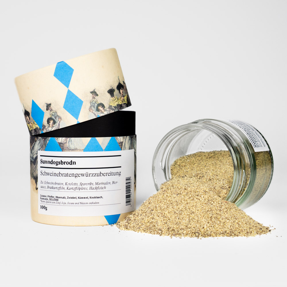 Sonntagsbraten-Gewürz – offenes Gewürzglas mit Gewürzdose im bayerischen Design daneben