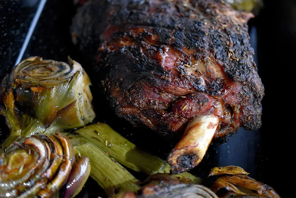 Gegrillte Lammschulter | Crusty Herb Rub