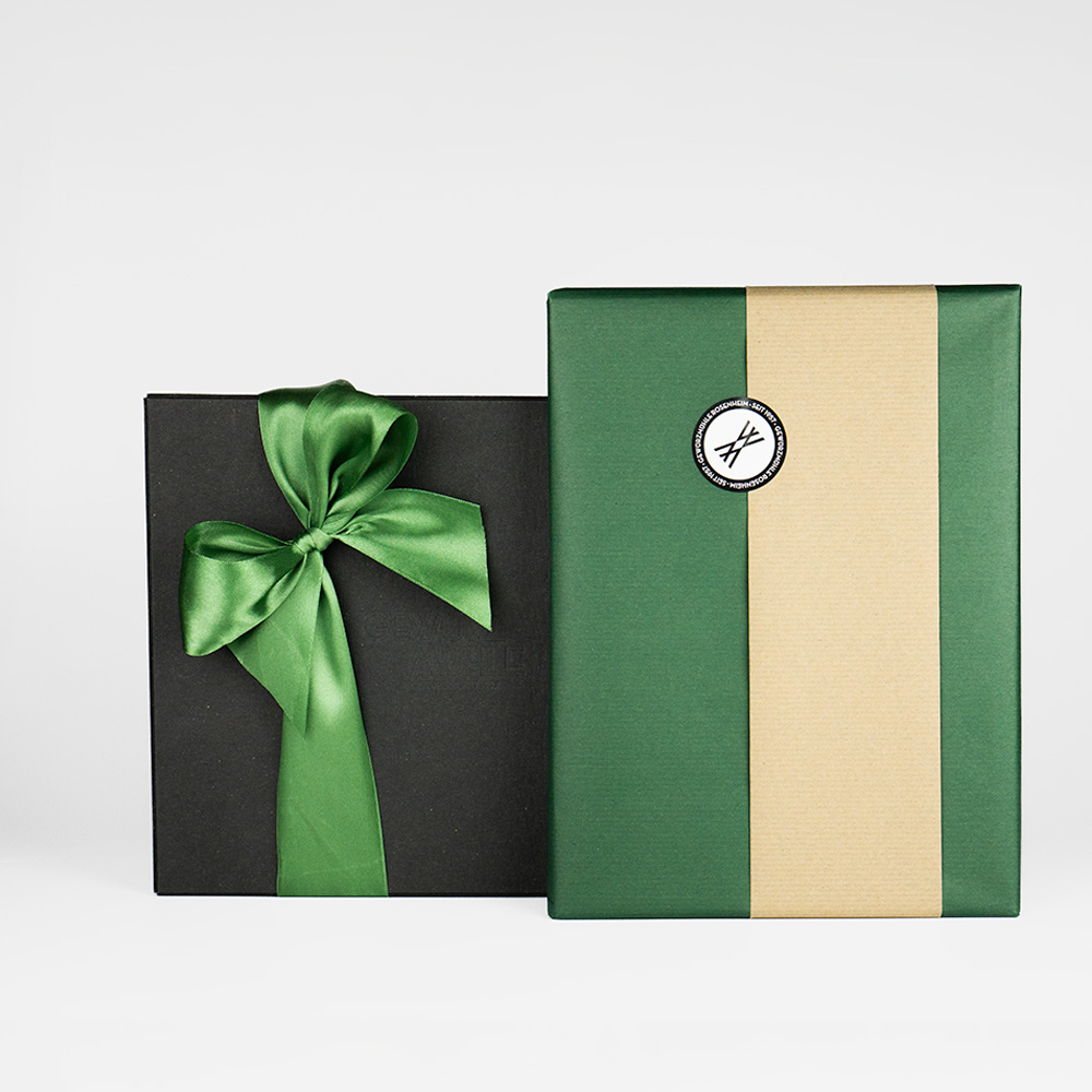 Geschenkbox mit Kochbuch SPICED und Gewürzen - verpackt