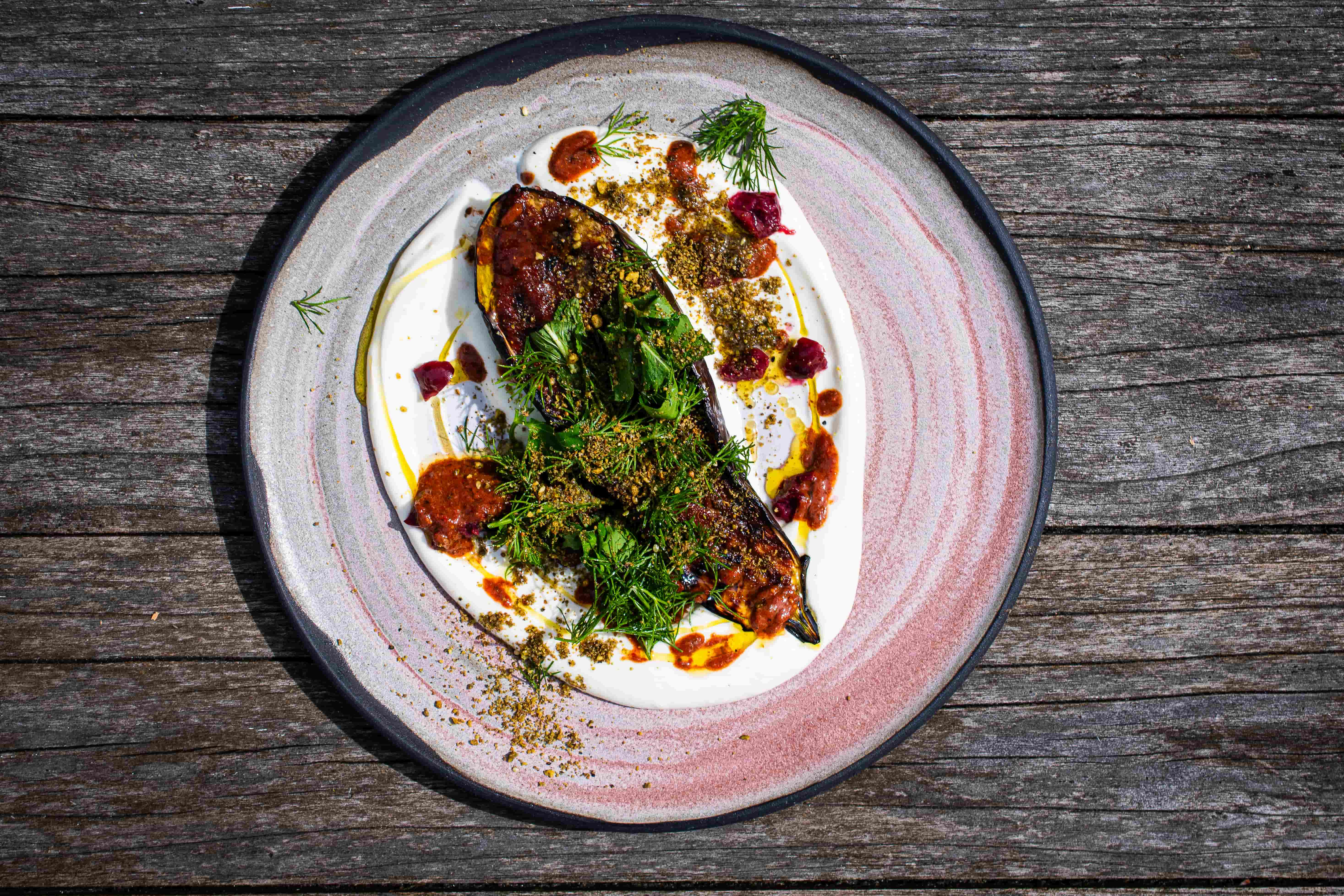 Gegrillte Aubergine | Kirsch-Harissa | Dukkah
