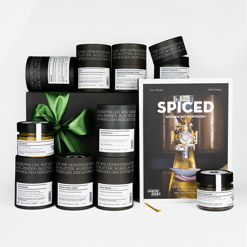 Geschenkbox mit Kochbuch SPICED und Gewürzen