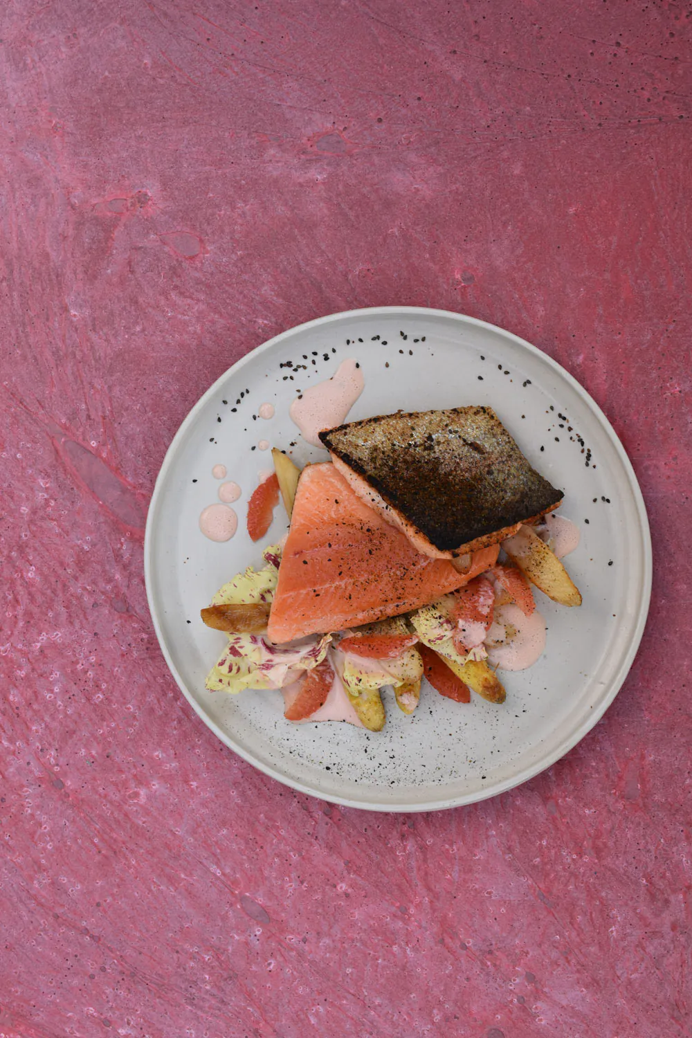 Gebratene Lachsforelle | Spargelsalat | Grapefruit-Cassis-Dressing