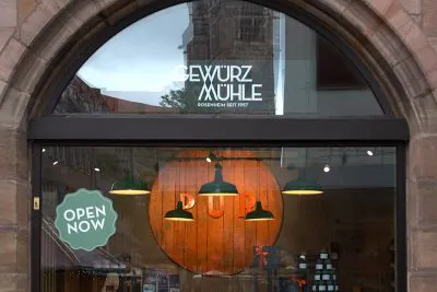 Schaufenster des Gewürzladens in Nürnberg