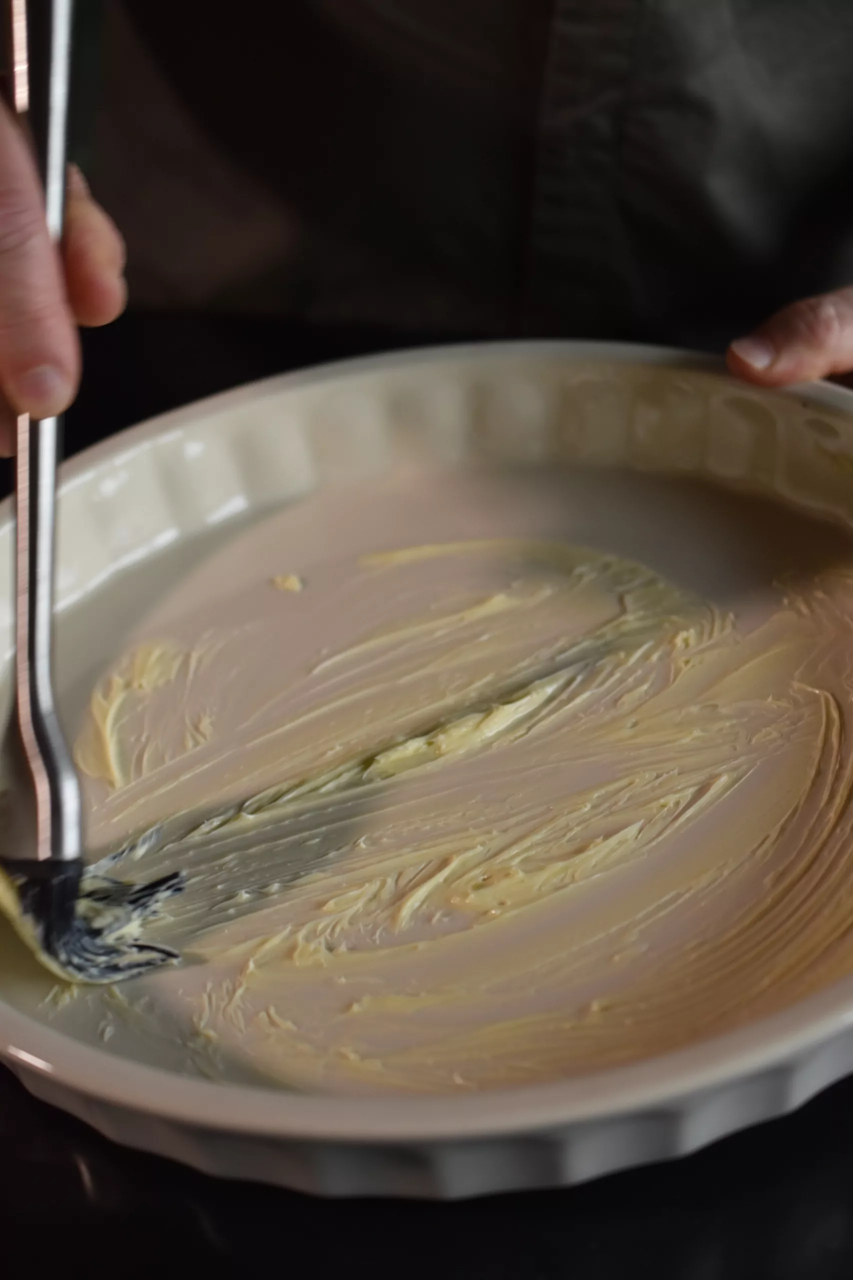 Zwetschgen-Crumble mit Kaiserschmarrnzucker und Haselnüssen Zwetschgen-Crumble mit Kaiserschmarrnzucker und Haselnüssen