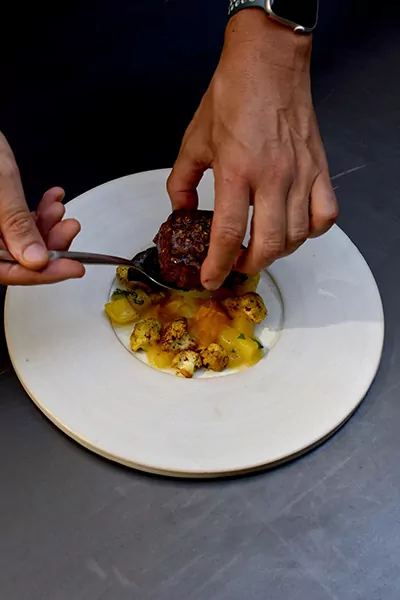 Rinderfilet | Ananas Fenchel Chutney | Süßkartoffelcreme | gerösteter Blumenkohl