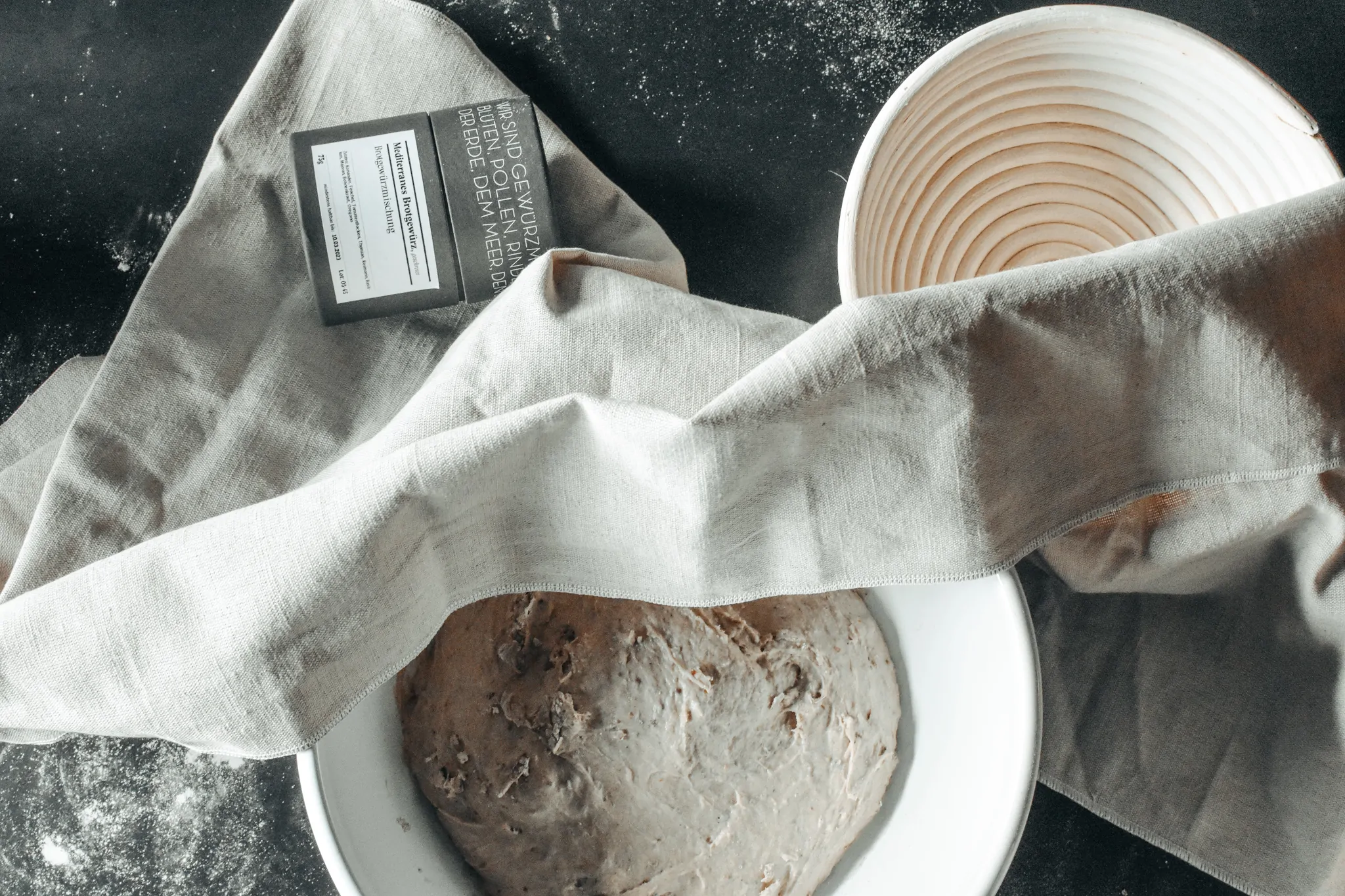 Sauerteig-Weizenmischbrot | Mediterranes Brotgewürz