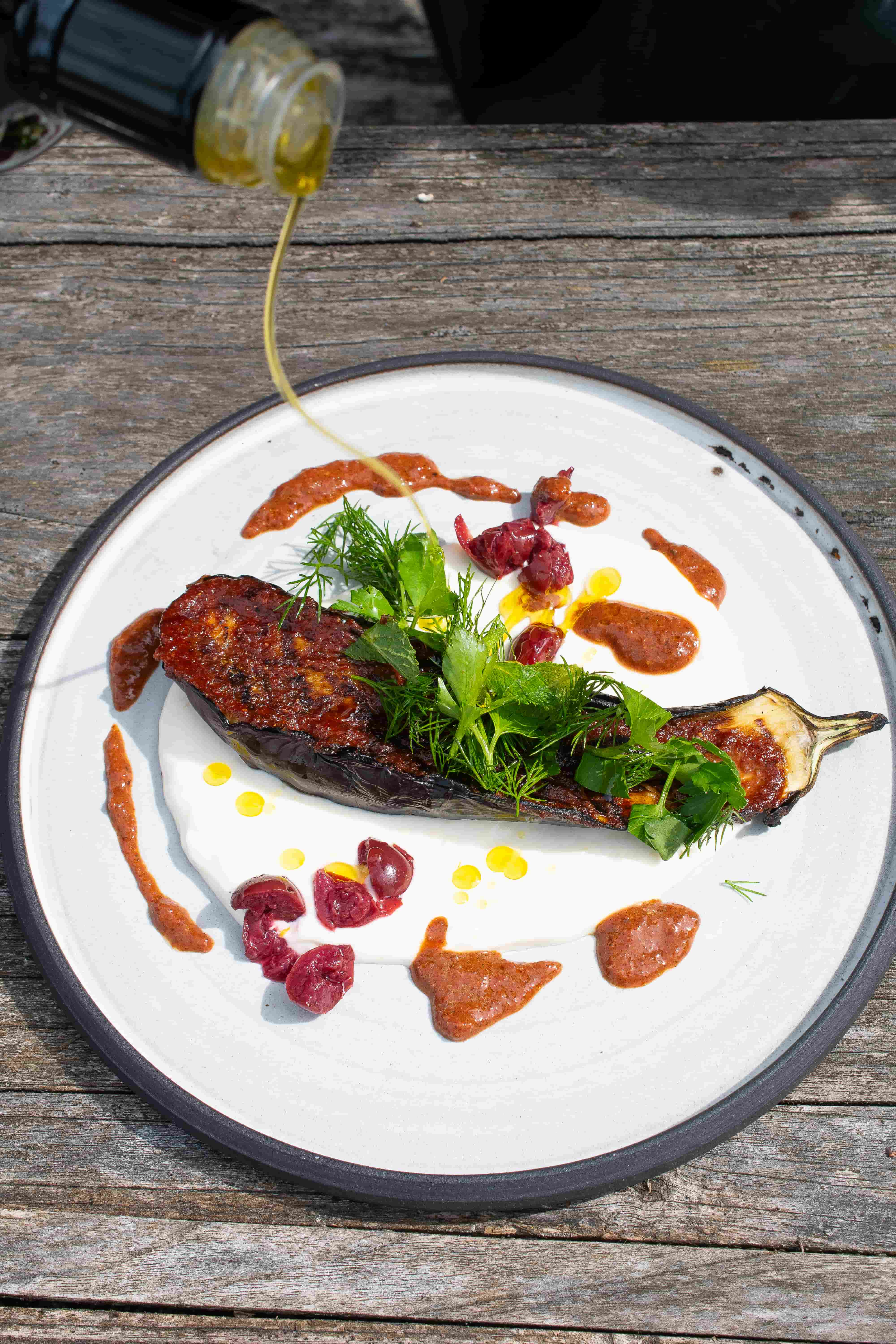 Gegrillte Aubergine | Kirsch-Harissa | Dukkah