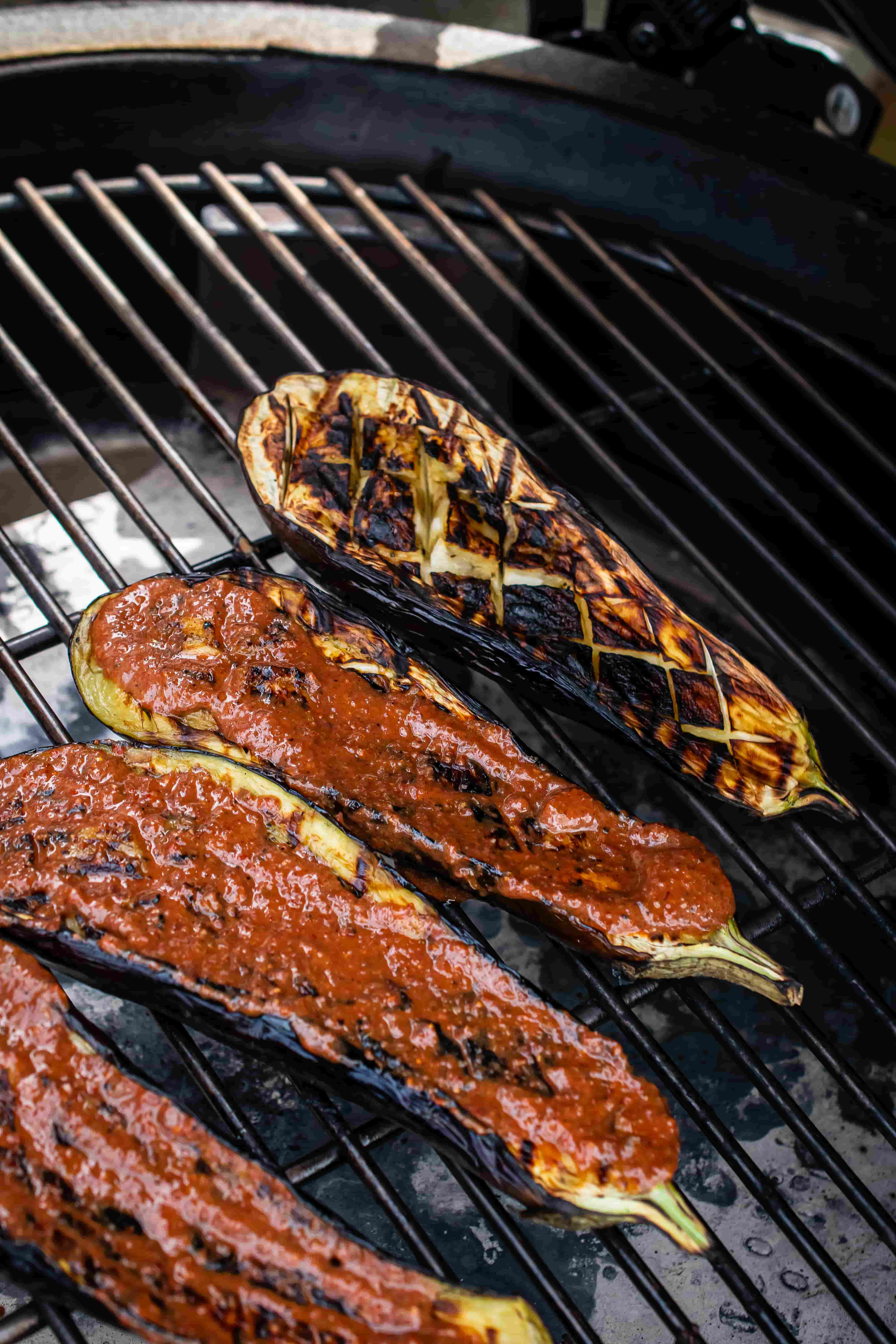 Gegrillte Aubergine | Kirsch-Harissa | Dukkah