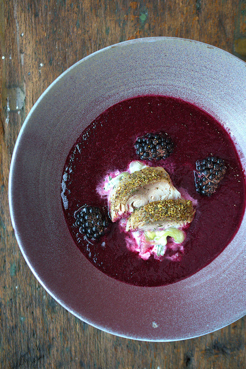 Rote Bete Kaltschale | Purple Curry | Räucherfisch | Gurke