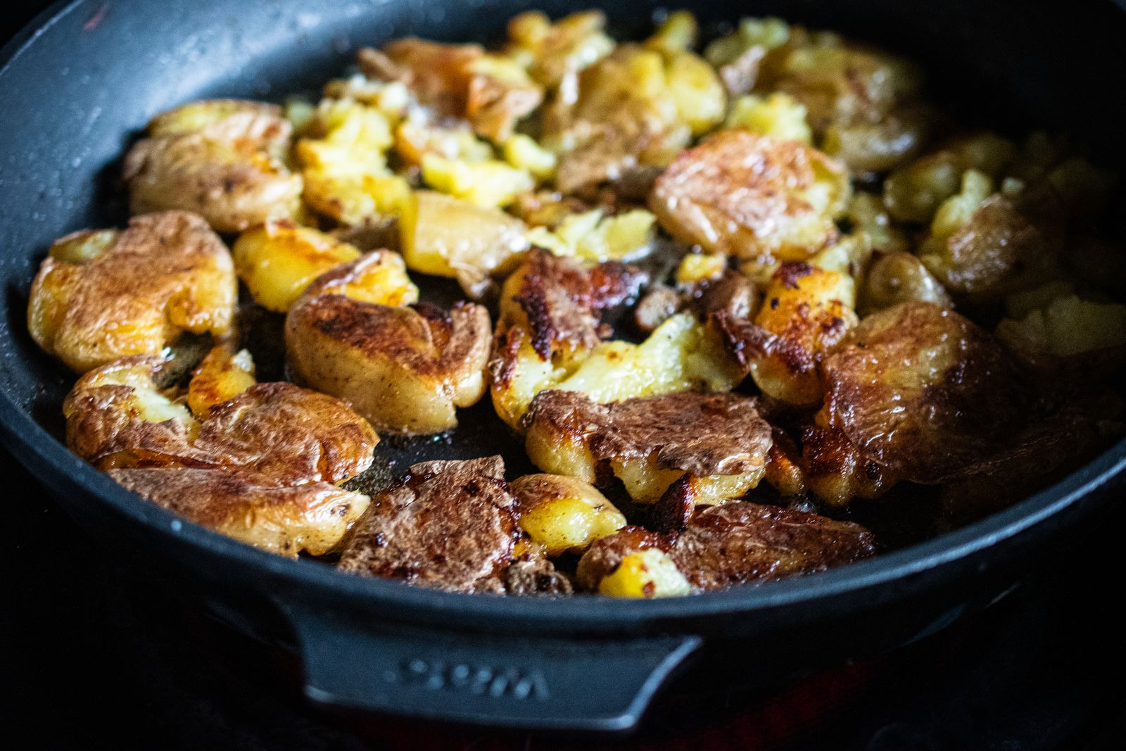 Plancha Kartoffeln in Pfanne mit Tellicherry Pfeffer von Gewürzmühle Rosenheim