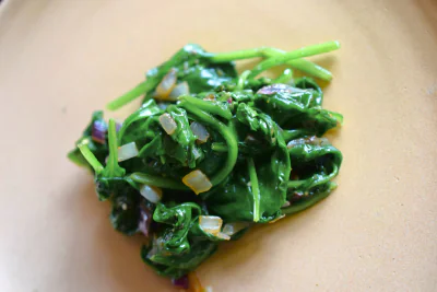 284-1 Spinat mit grobem Meersalz