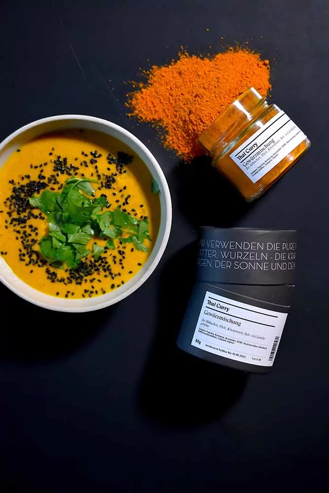 Karotten-Ingwer-Kokos-Suppe | Thai Curry