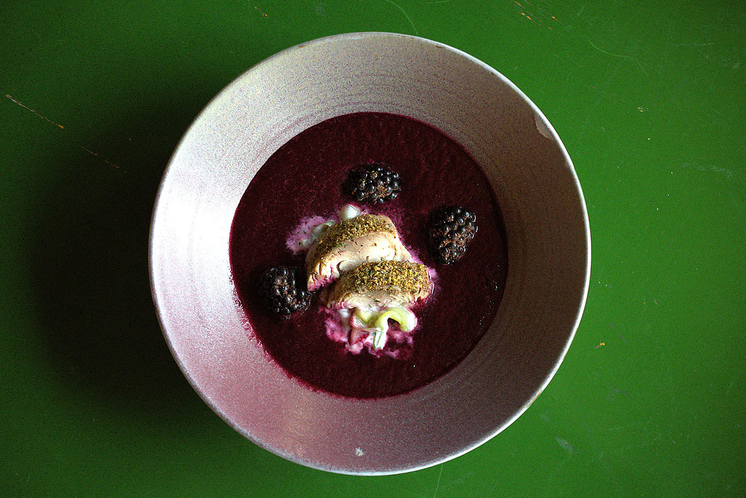 Rote Bete Kaltschale | Purple Curry | Räucherfisch | Gurke