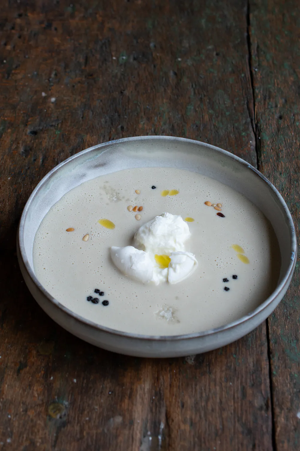 Artischockenkaltschale | Büffelmozzarella | Fermentierter Pfeffer