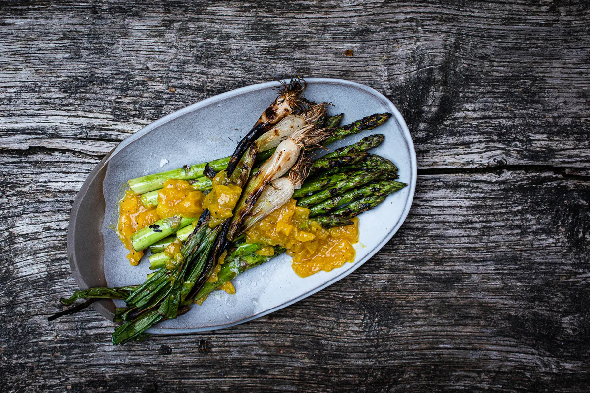 Gegrillter Spargel | Lauchzwiebeln | Zitronenchutney | Kashmir Curry