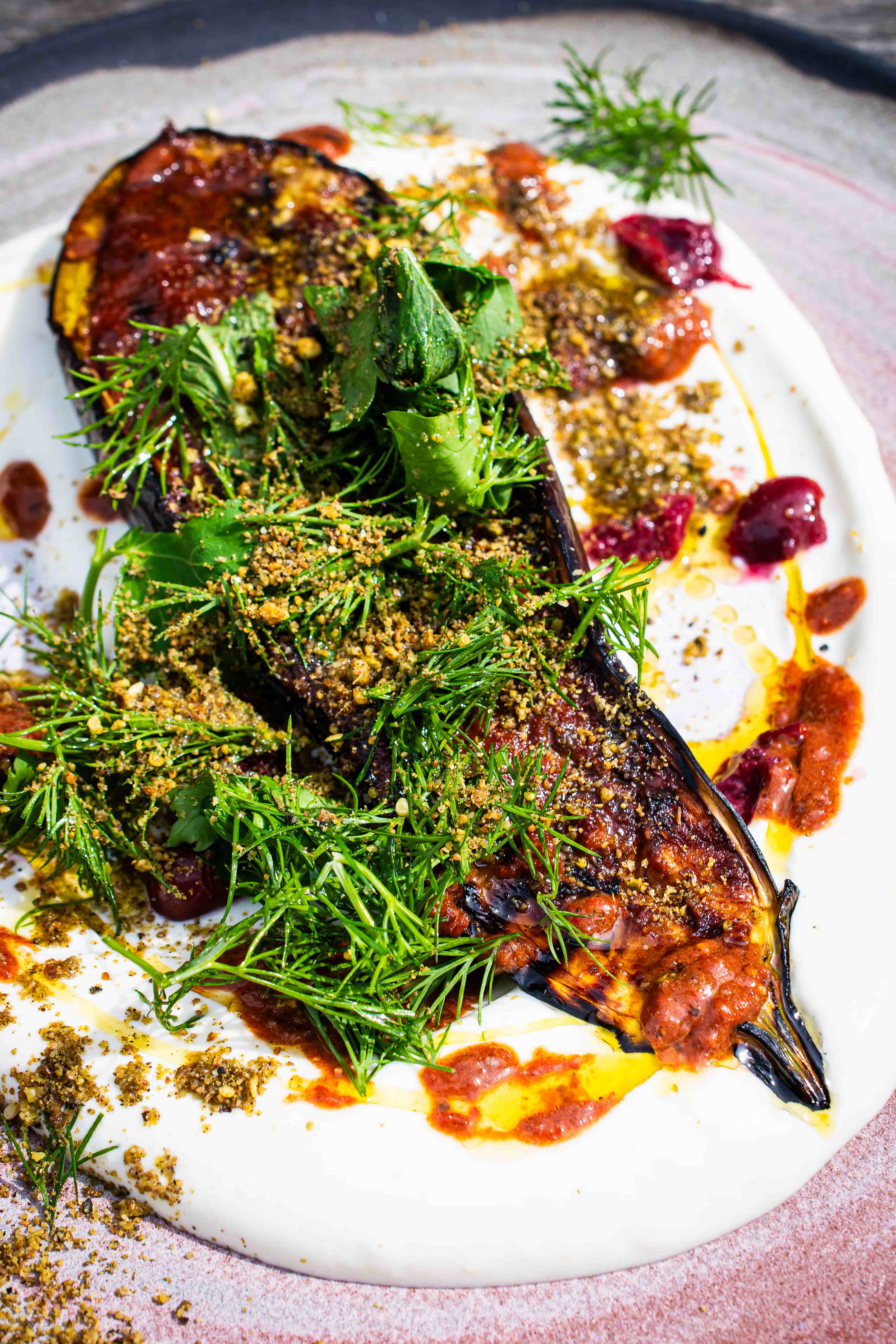 Gegrillte Aubergine | Kirsch-Harissa | Dukkah