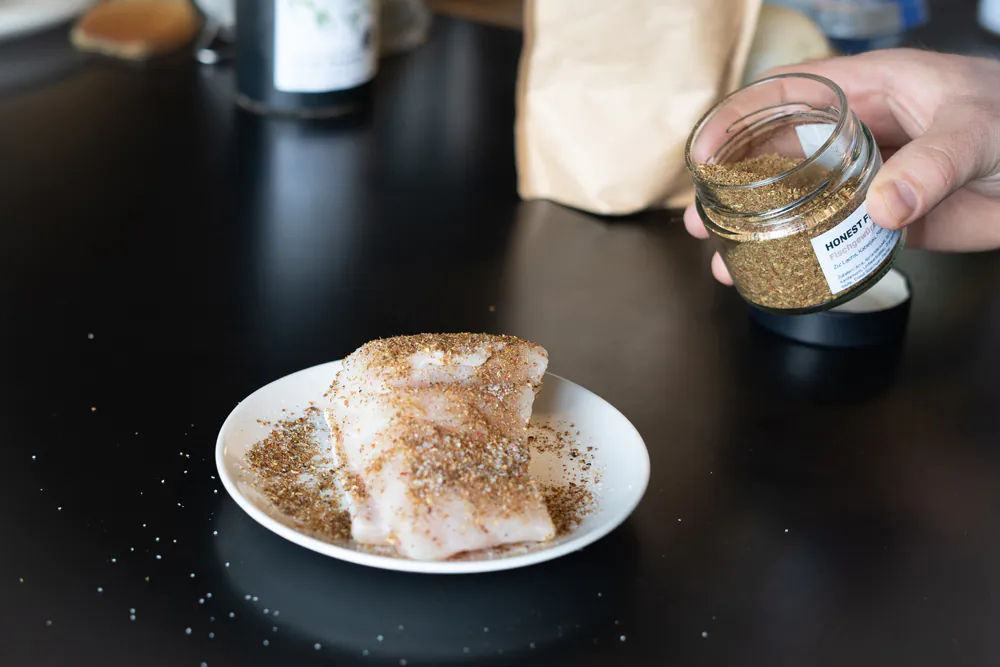 Heilbuttfilet | Fresh Fish Seasoning | Marinierte Gurke