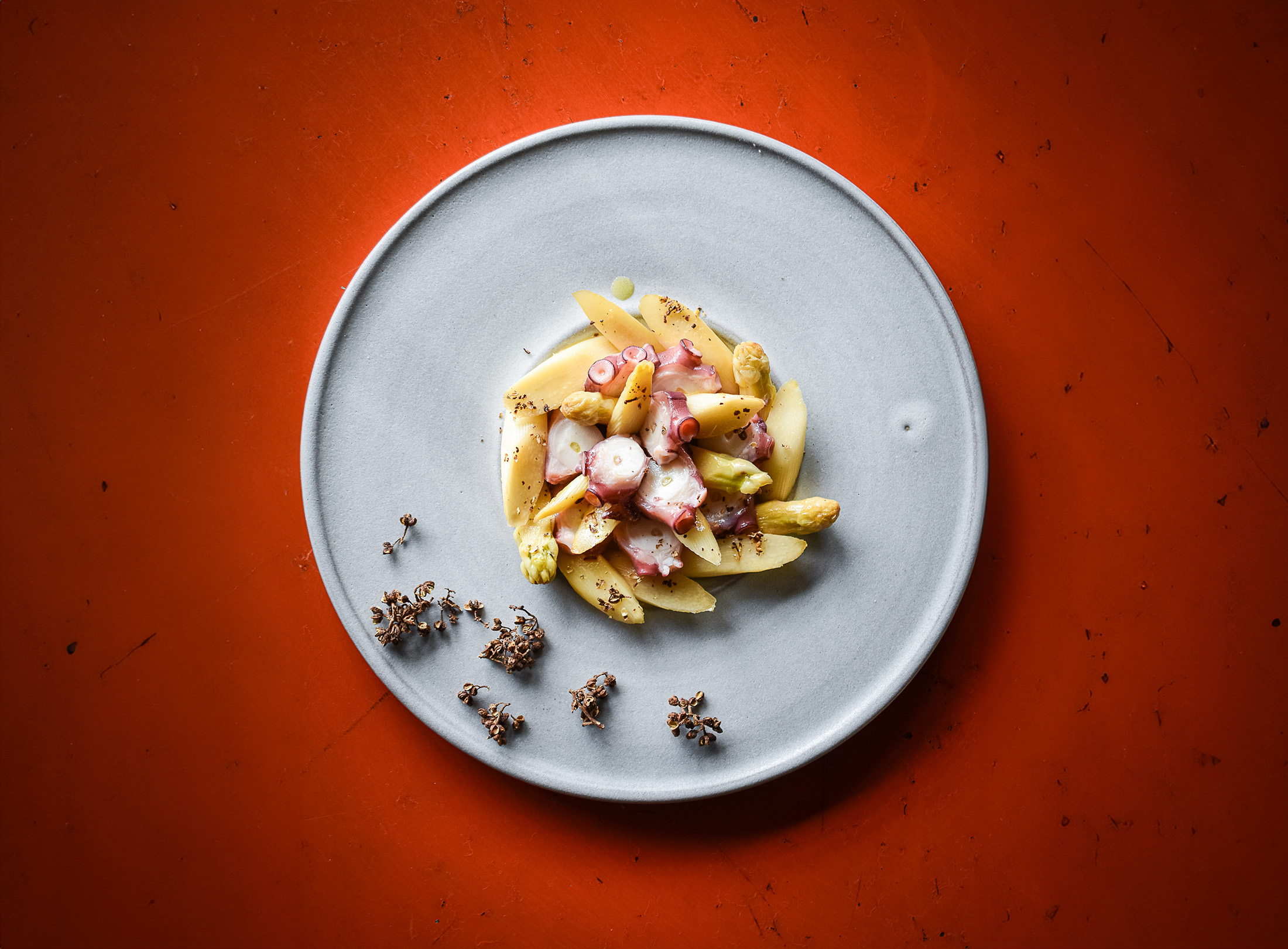 Spargelsalat | Pulpo | Andaliman Pfeffer
