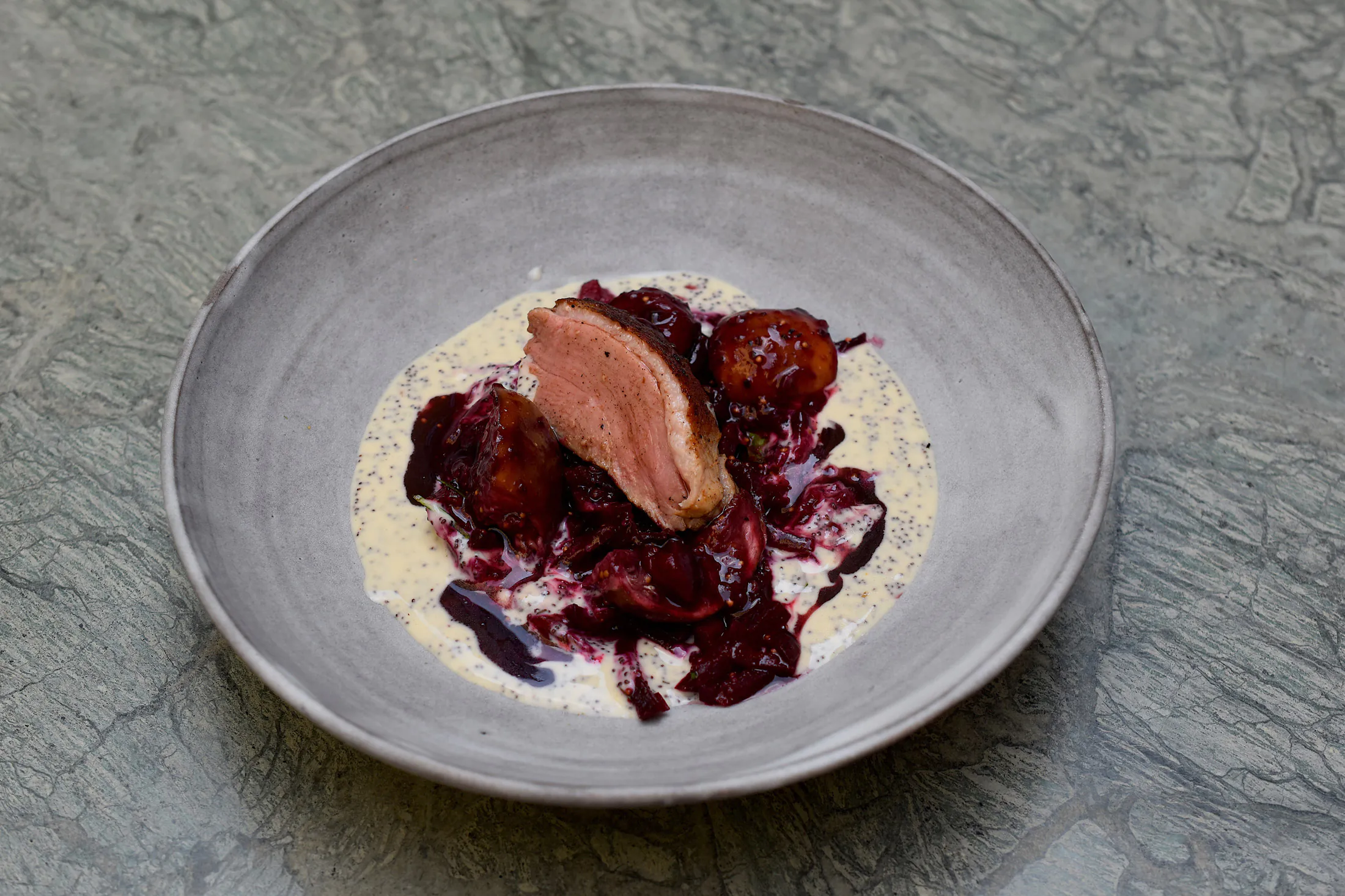 Entenbrust | Cassisfeige | Rote Beete | Purple Curry | Mohn Lorbeersoße