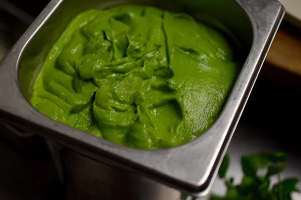 Steinbutt | Togarashi | Brunnenkresse-Avocadocreme | Mandelbutter