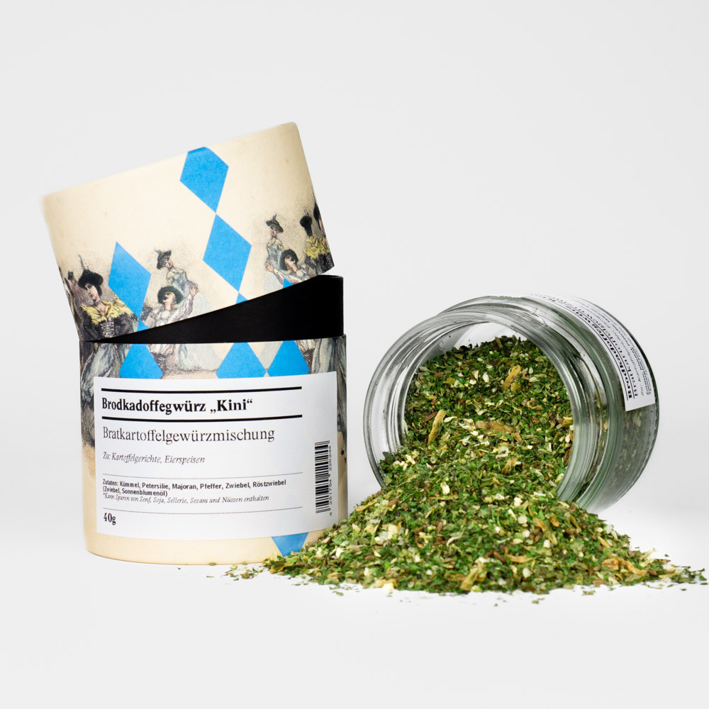 Bratkartoffelgewürz "Kini" – offenes Gewürzglas mit Gewürzdose im bayerischen Design daneben