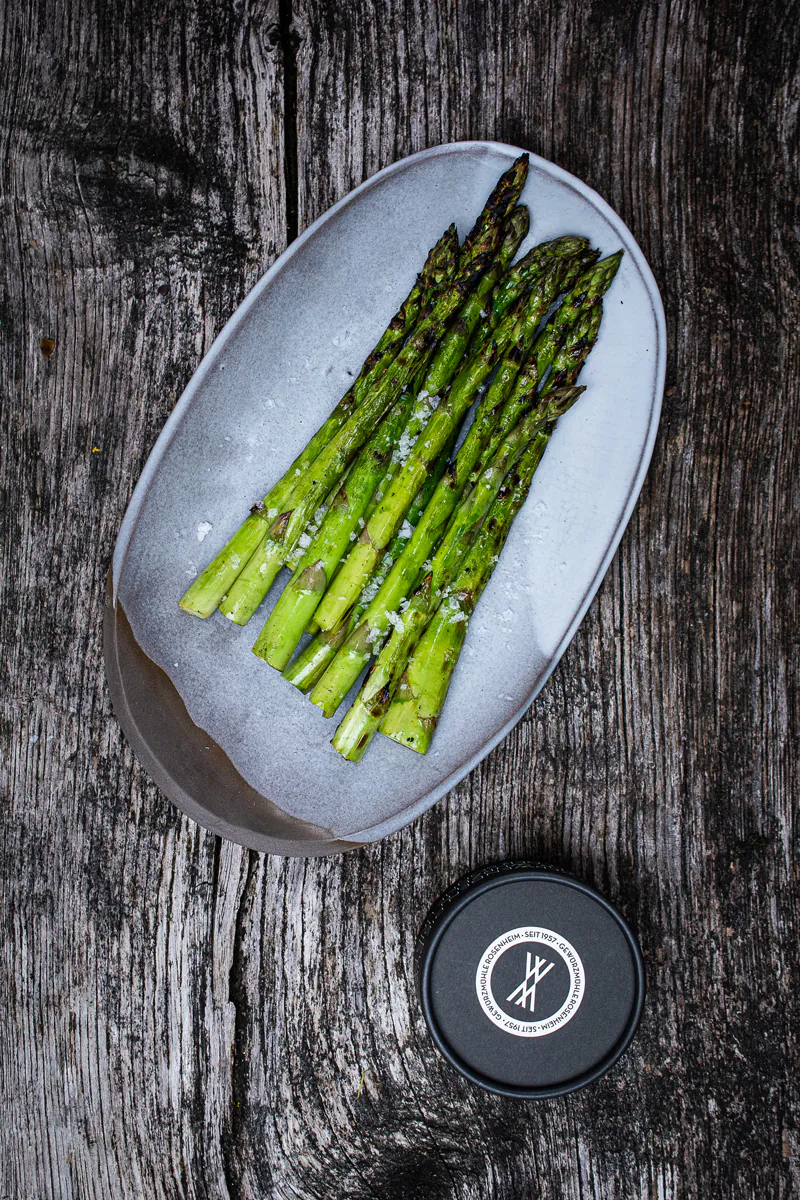 Gegrillter Spargel | Lauchzwiebeln | Zitronenchutney | Kashmir Curry