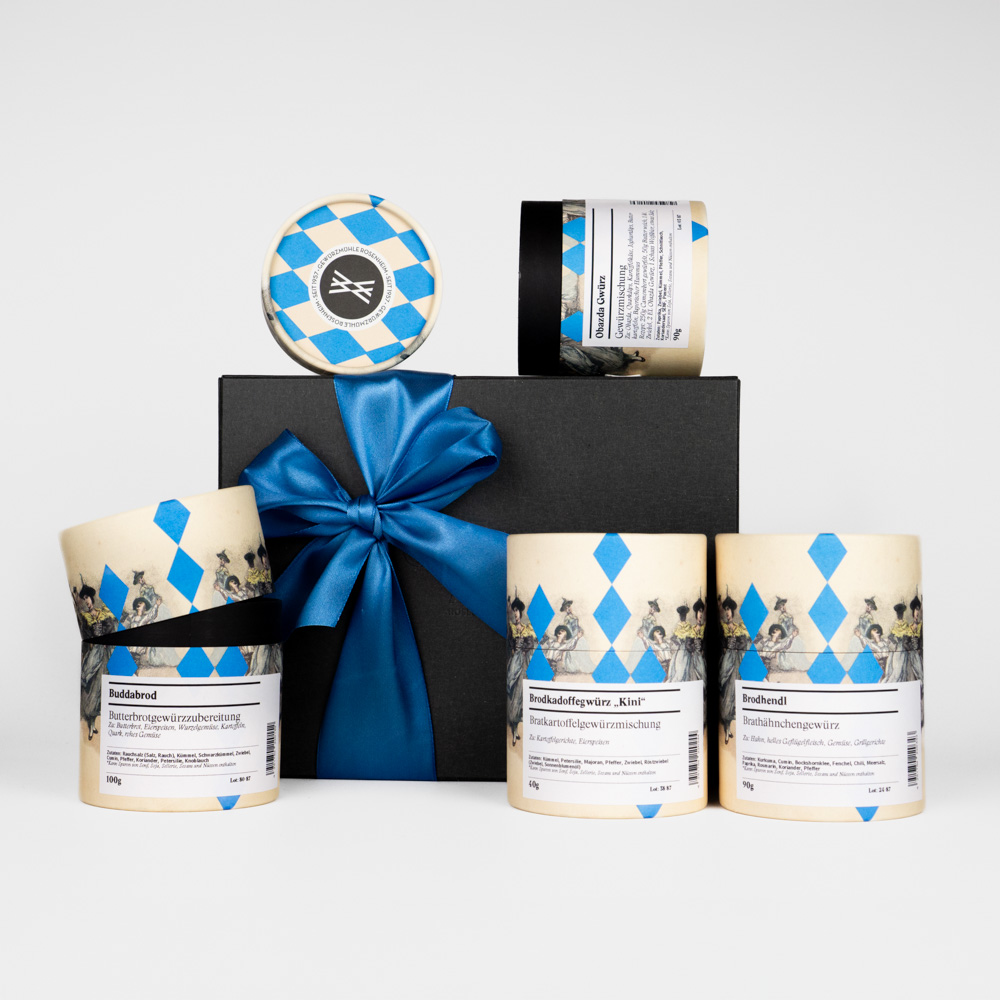 Geschenkbox mit blauer Schleife und verschiedenen Gewürzen im bayerischen Design (4 Gewürzsorten)