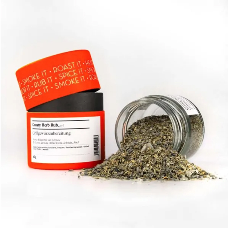 Crusty Herb Rub Crusty herb rub – offenes Gewürzglas mit oranger Gewürzdose daneben