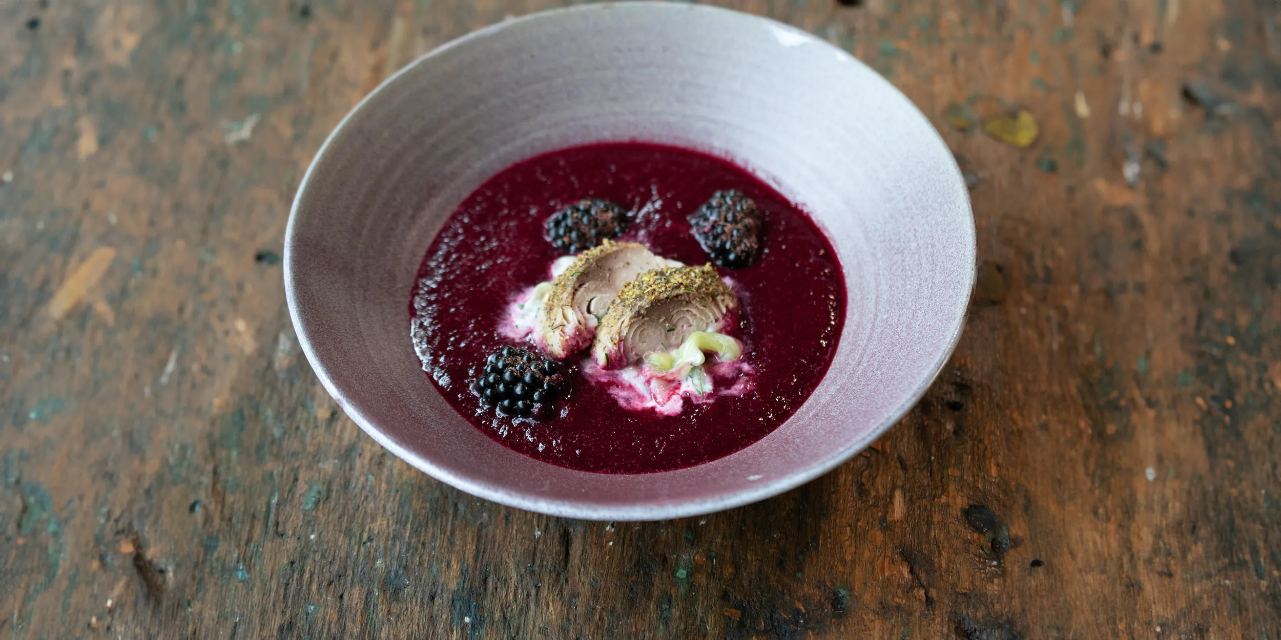 Rote Bete Kaltschale | Purple Curry | Räucherfisch | Gurke