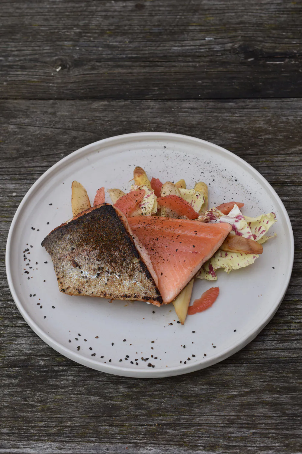 Gebratene Lachsforelle | Spargelsalat | Grapefruit-Cassis-Dressing