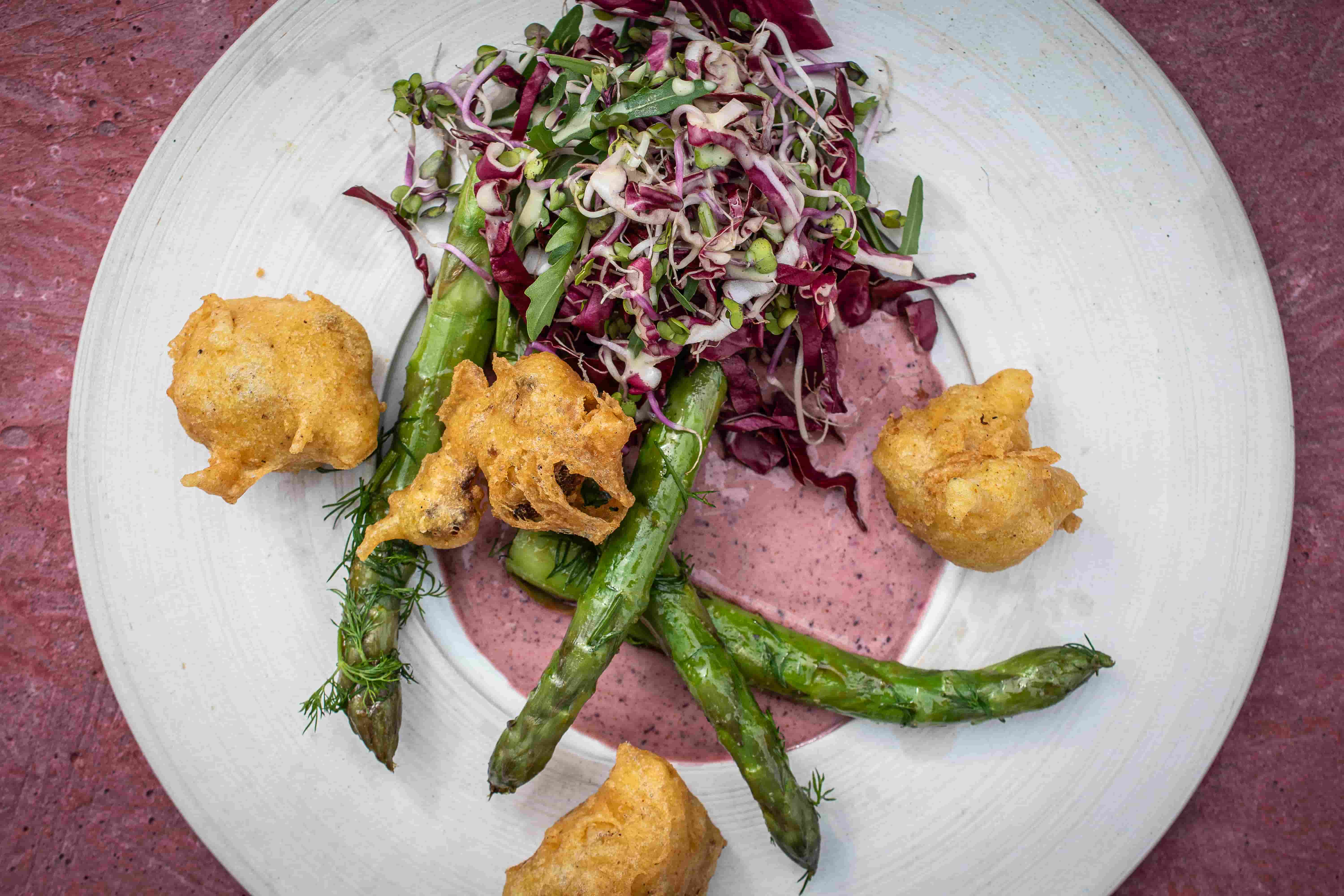 Grüner Spargel | Blumenkohl-Tempura | Purple Curry | Tandoori