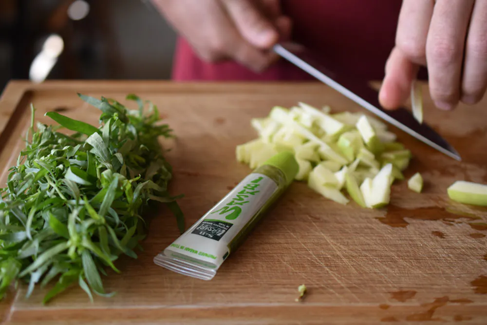 Seesaibling | Kopfsalat | Wasabi Dressing | Snofnugg Salzflocken