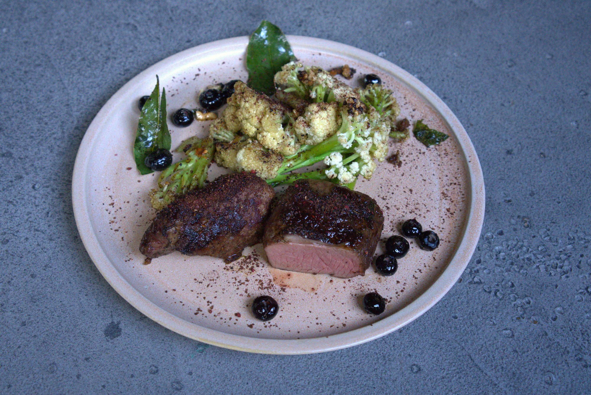 Wildschwein | Coffee Blackberry Rub | Wilder Blumenkohl Wildschwein | Coffee Blackberry Rub | Wilder Blumenkohl