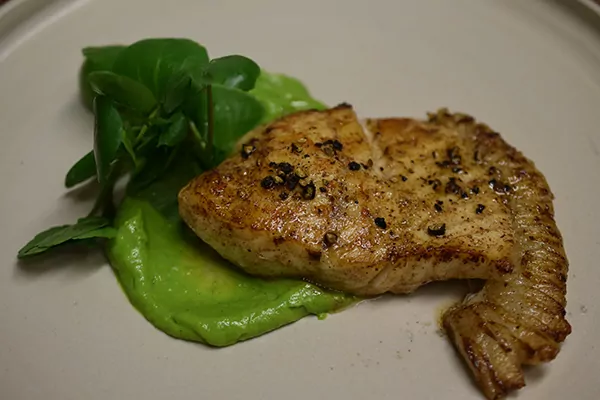Steinbutt | Togarashi | Brunnenkresse-Avocadocreme | Mandelbutter