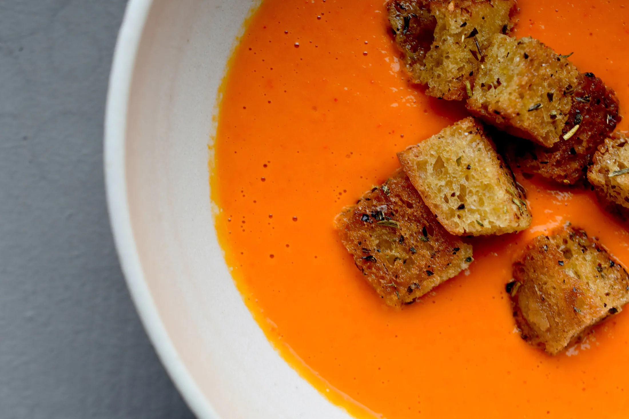 Paprikasuppe | Croûtons