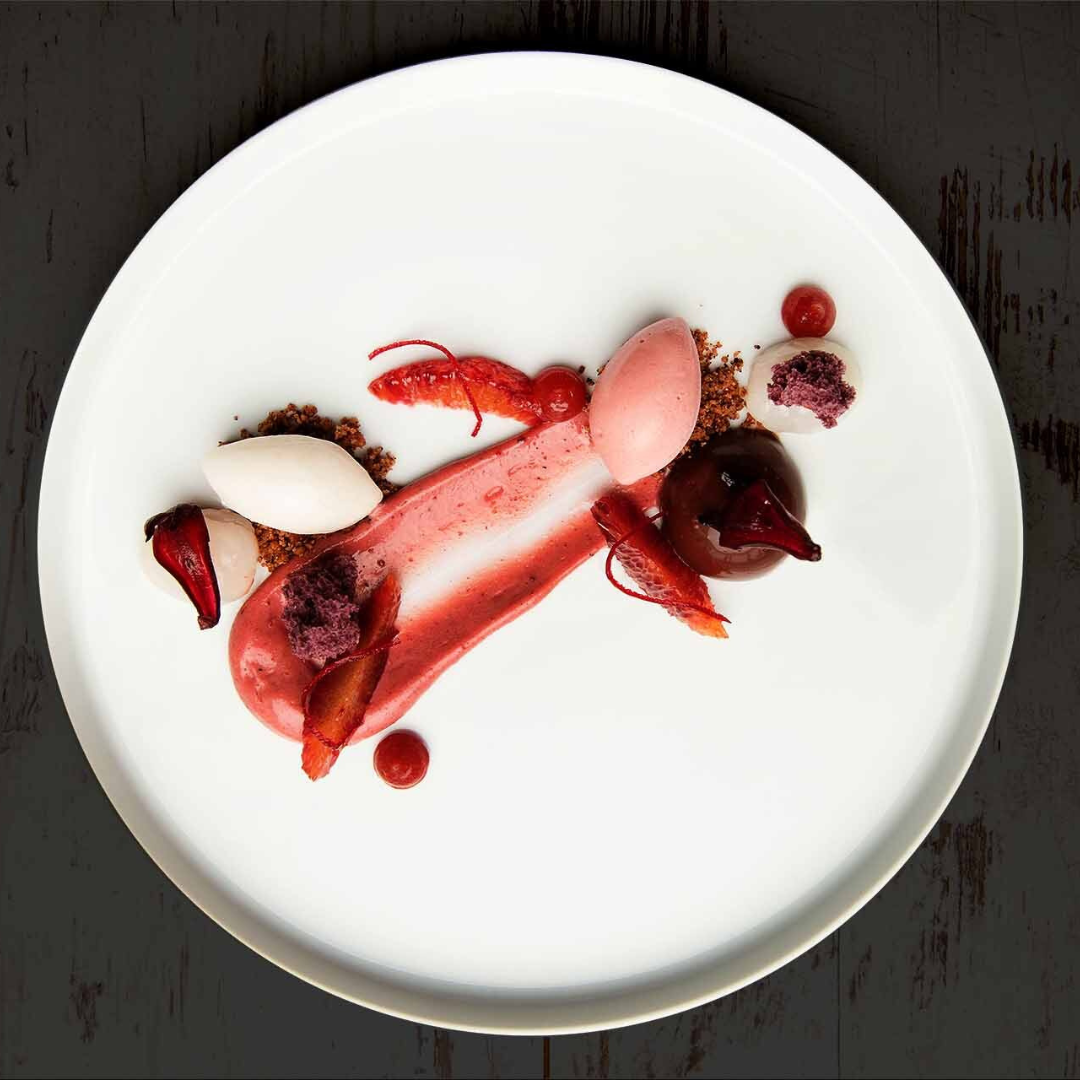 Lila Hibiskusblütensalz, Flocken Gericht von Nils Henkel mit Lila Hibiskusblütensalz, Flocken