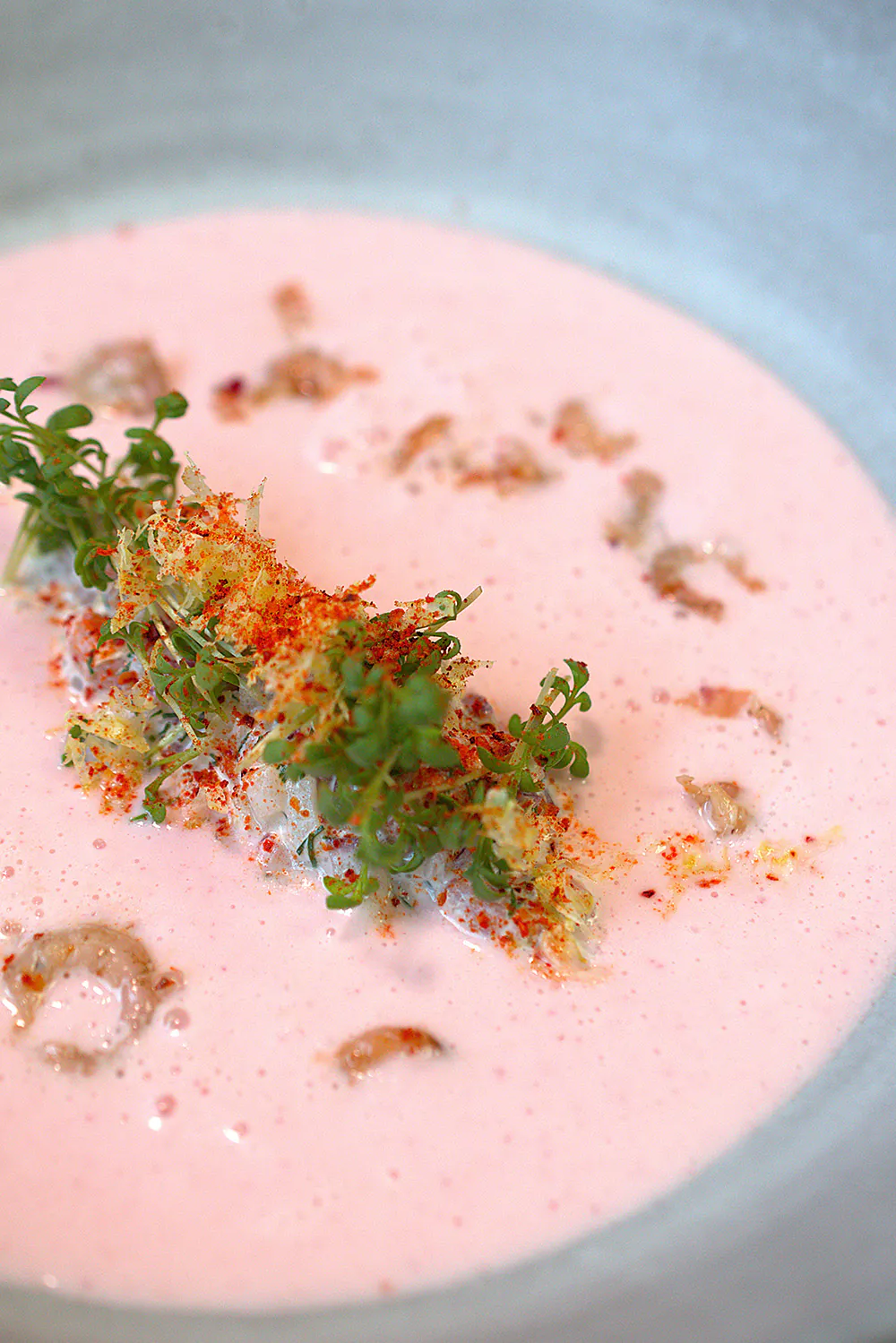 Radieschenkaltschale | Buttermilch | Krabben | Shichimi Togarashi | Piment d’Espelette